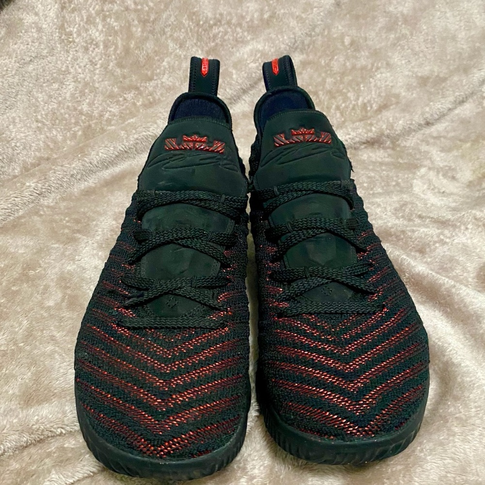 Boy’s Nike Lebron Basketball shoes, size 6Y.
